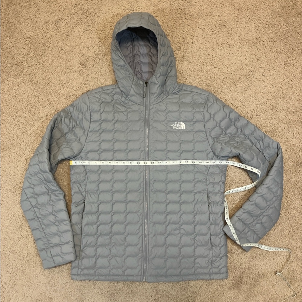 The North Face Men’s Jacket Coat Light Gray Quilted Puffer Lightweight Like New - Picture 3 of 8